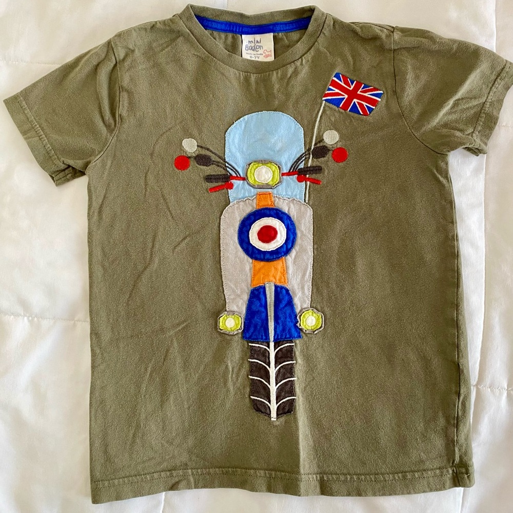 Mini Boden Green and Blue Short Sleeve Tee. Size 6-7T EUC